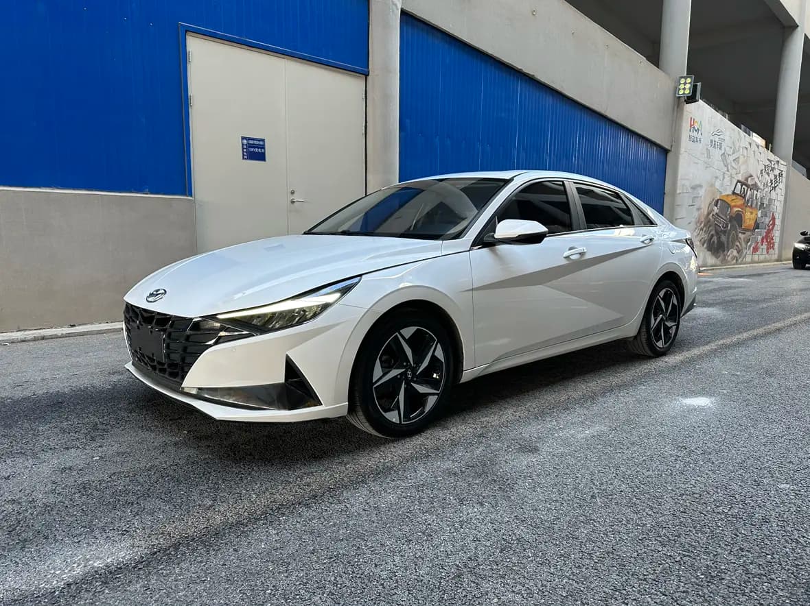 Hyundai Elantra 2022 г. 42144 км.