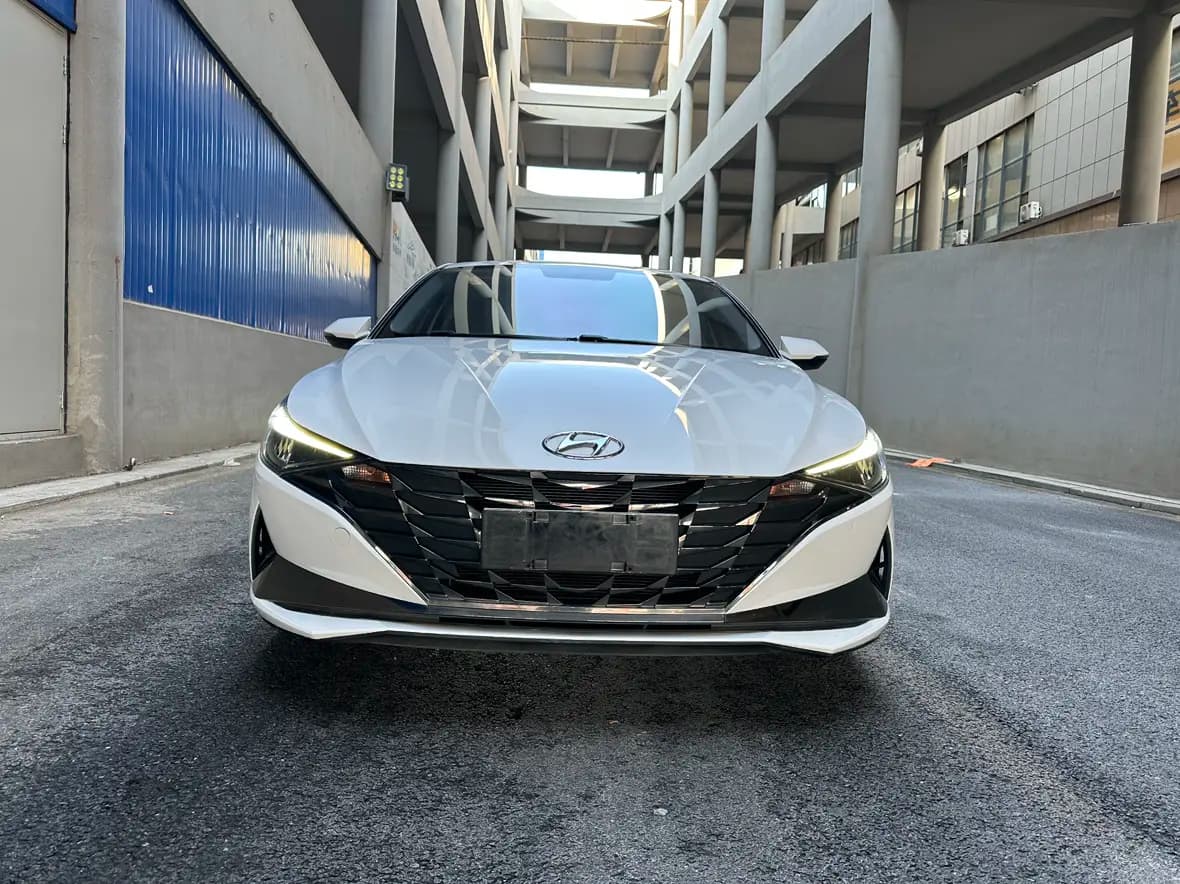 Hyundai Elantra 2022 г. 42144 км. — фото 2