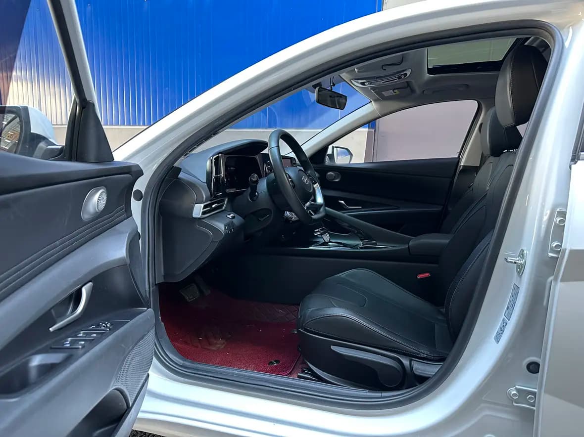Hyundai Elantra 2022 г. 42144 км. — фото 13