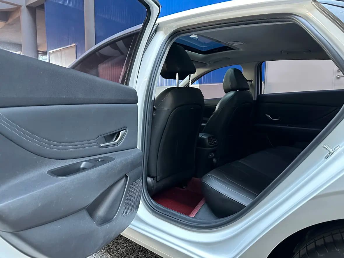 Hyundai Elantra 2022 г. 42144 км. — фото 14