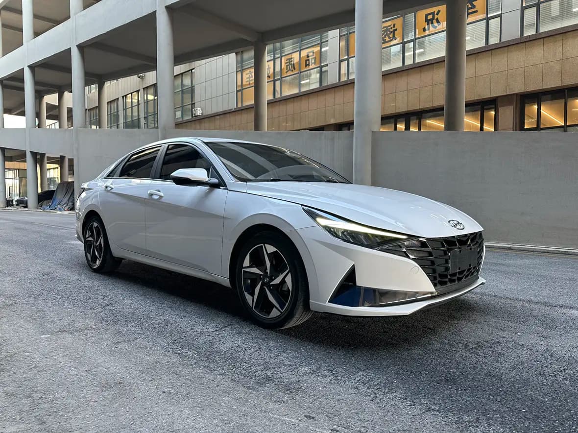 Hyundai Elantra 2022 г. 42144 км. — фото 3