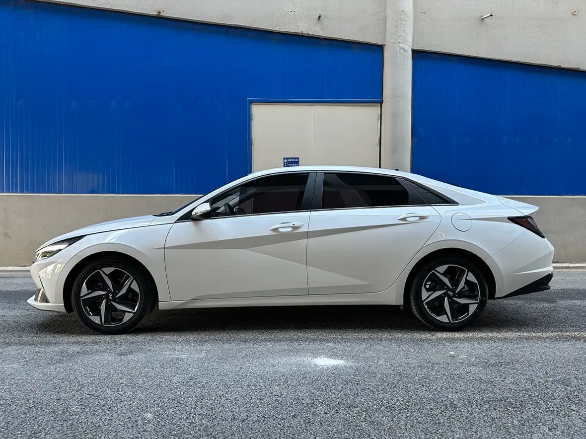 Hyundai Elantra 2022 г. 42144 км. — фото 4