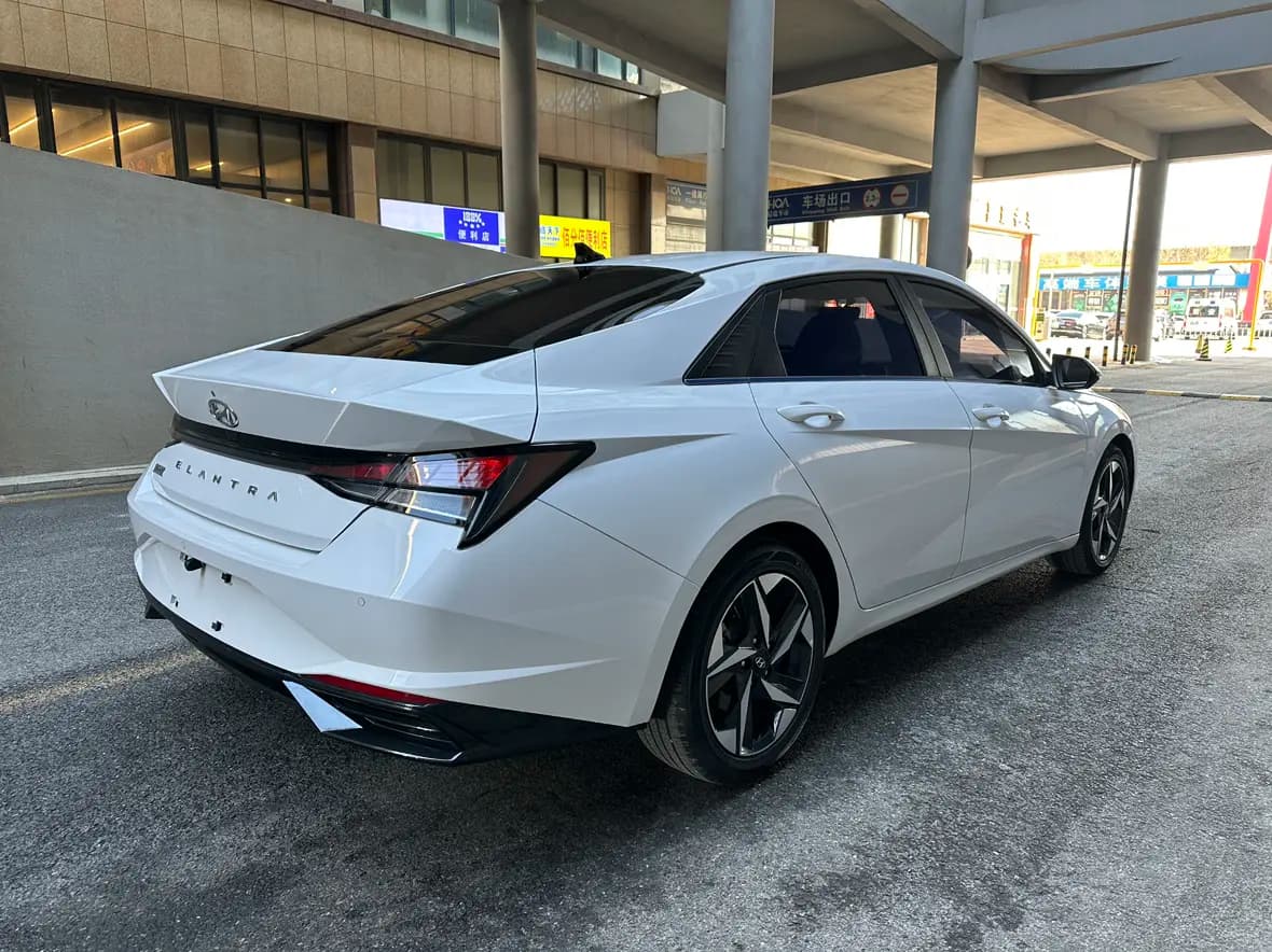 Hyundai Elantra 2022 г. 42144 км. — фото 7
