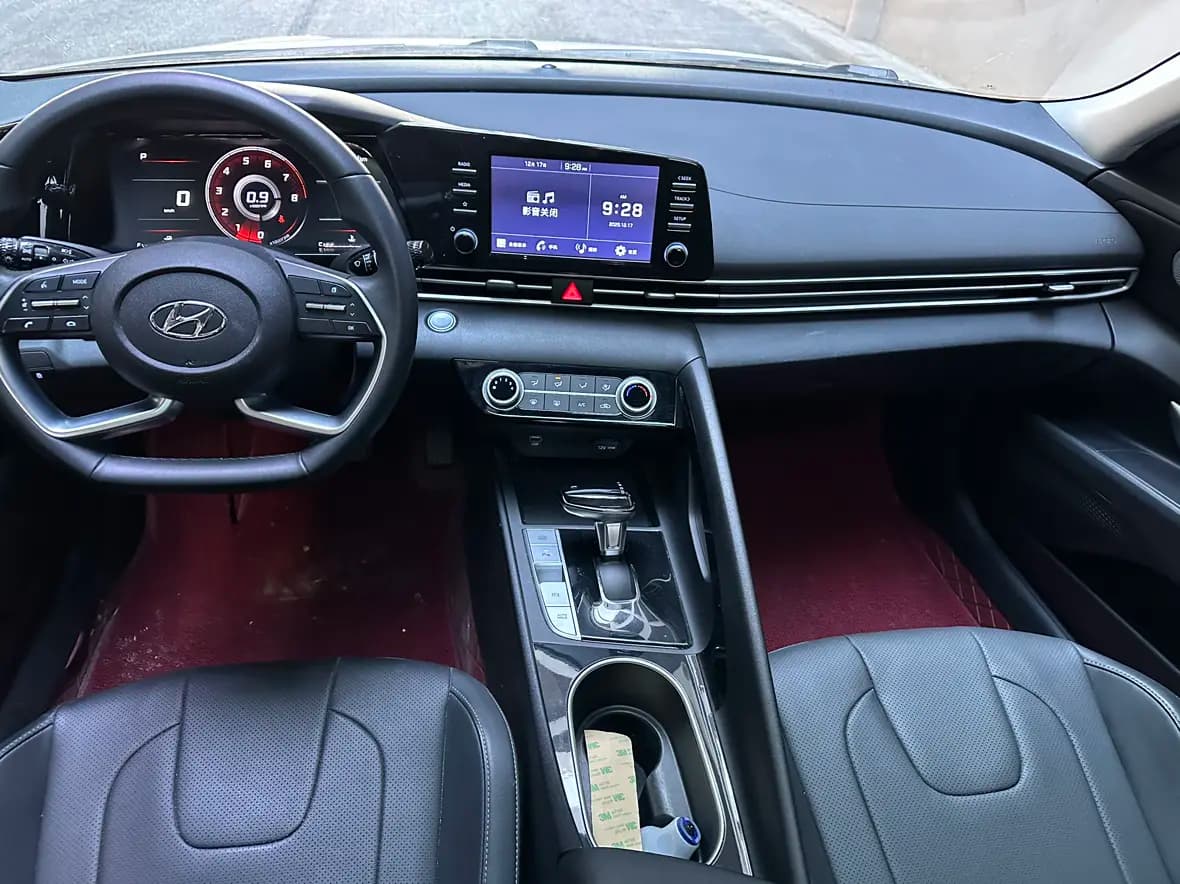Hyundai Elantra 2022 г. 42144 км. — фото 9
