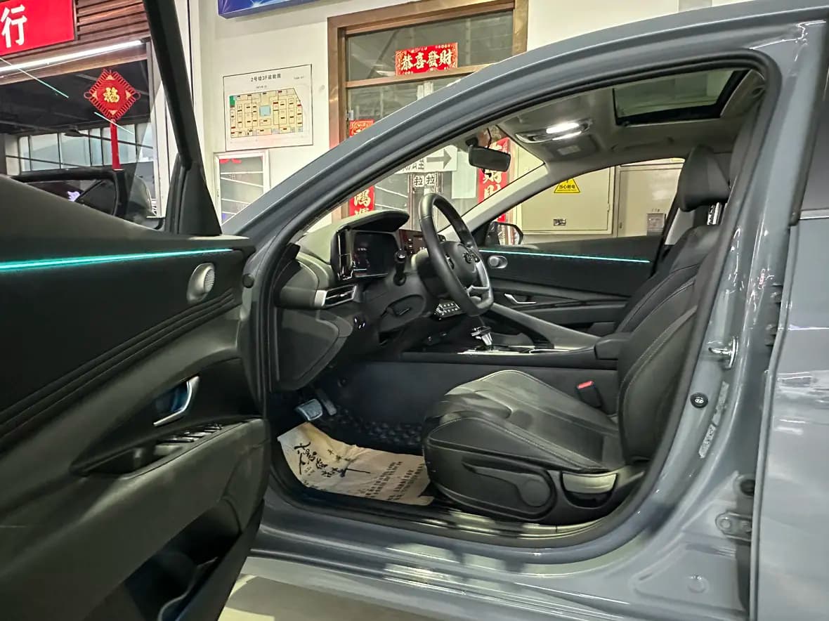Hyundai Elantra 2021 г. 48142 км. — фото 12