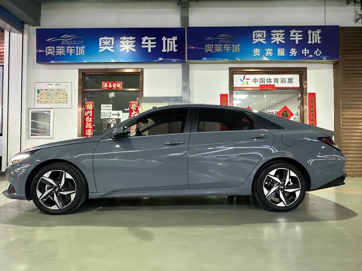 Hyundai Elantra 2021 г. 48142 км. — фото 4