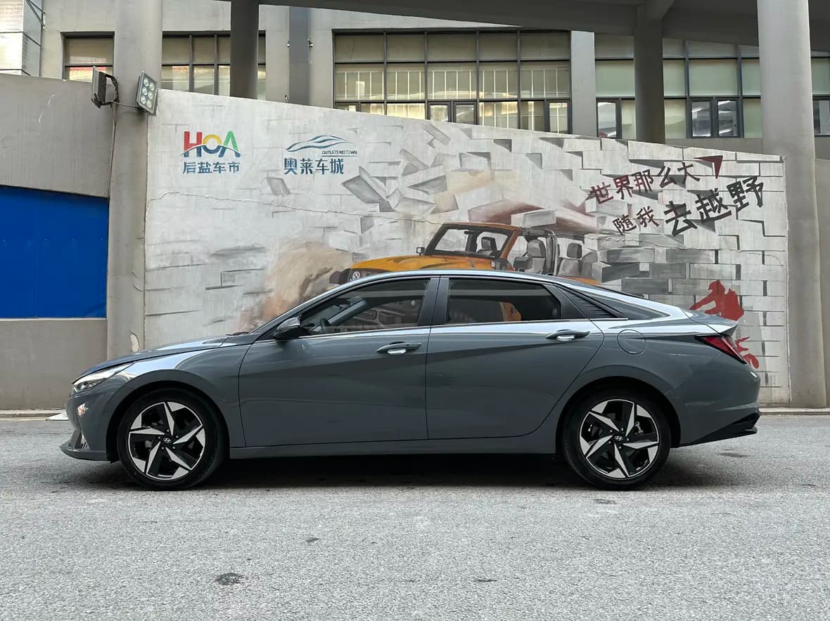 Hyundai Elantra 2022 г. 44141 км. — фото 3