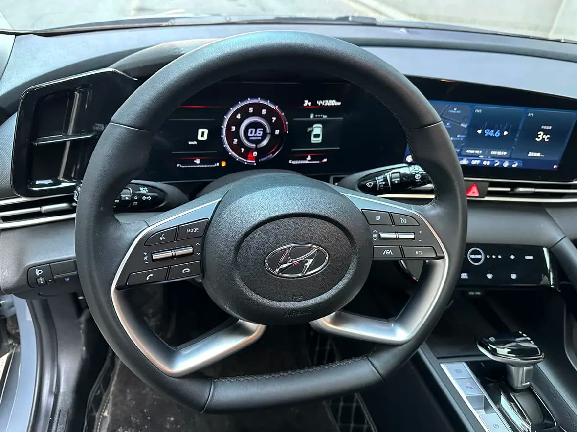 Hyundai Elantra 2022 г. 44141 км. — фото 10