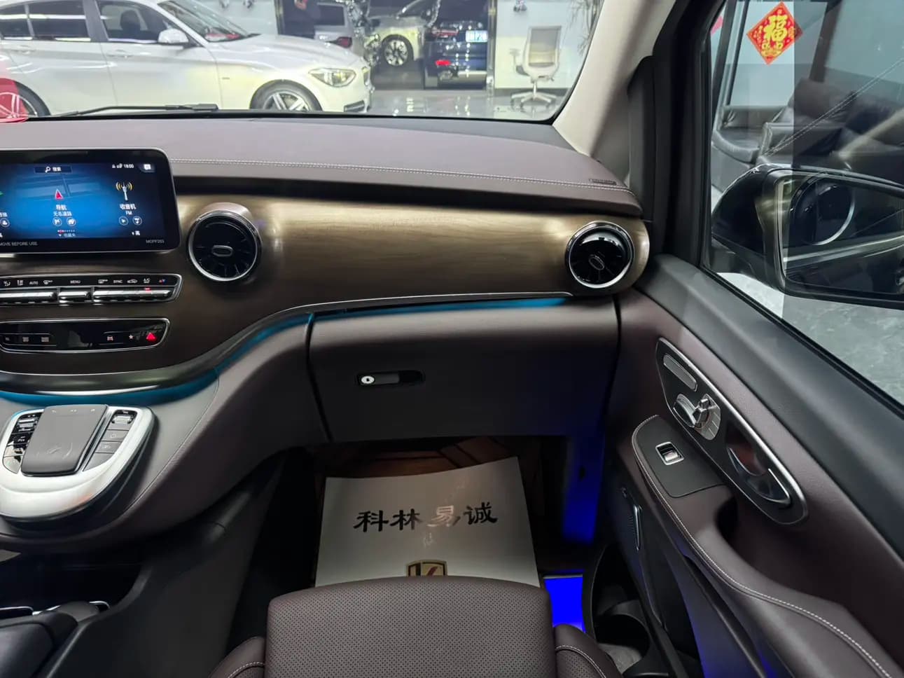 Mercedes-Benz Mercedes Benz V Class 2024 г. 22061 км. — фото 12