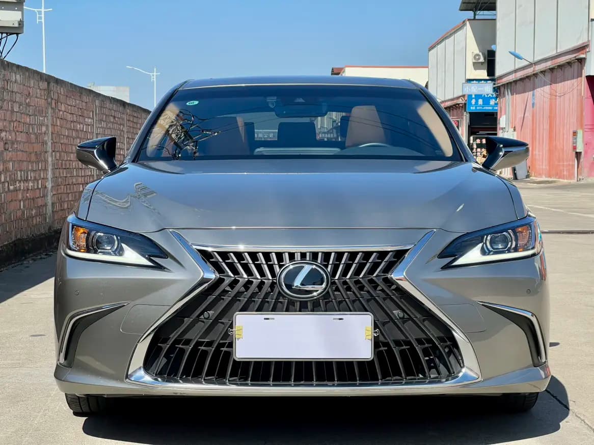 Lexus ES 2024 г. 28050 км. — фото 2