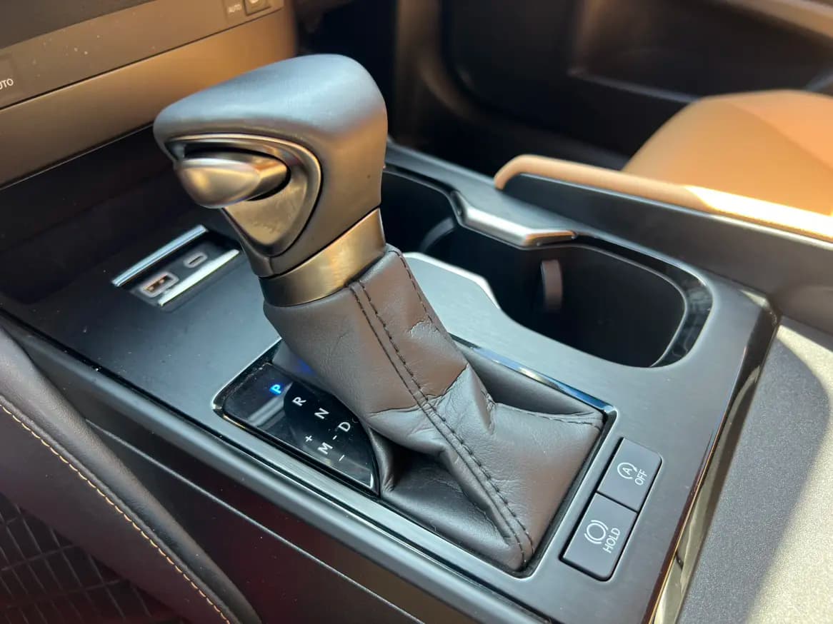 Lexus ES 2024 г. 28050 км. — фото 23