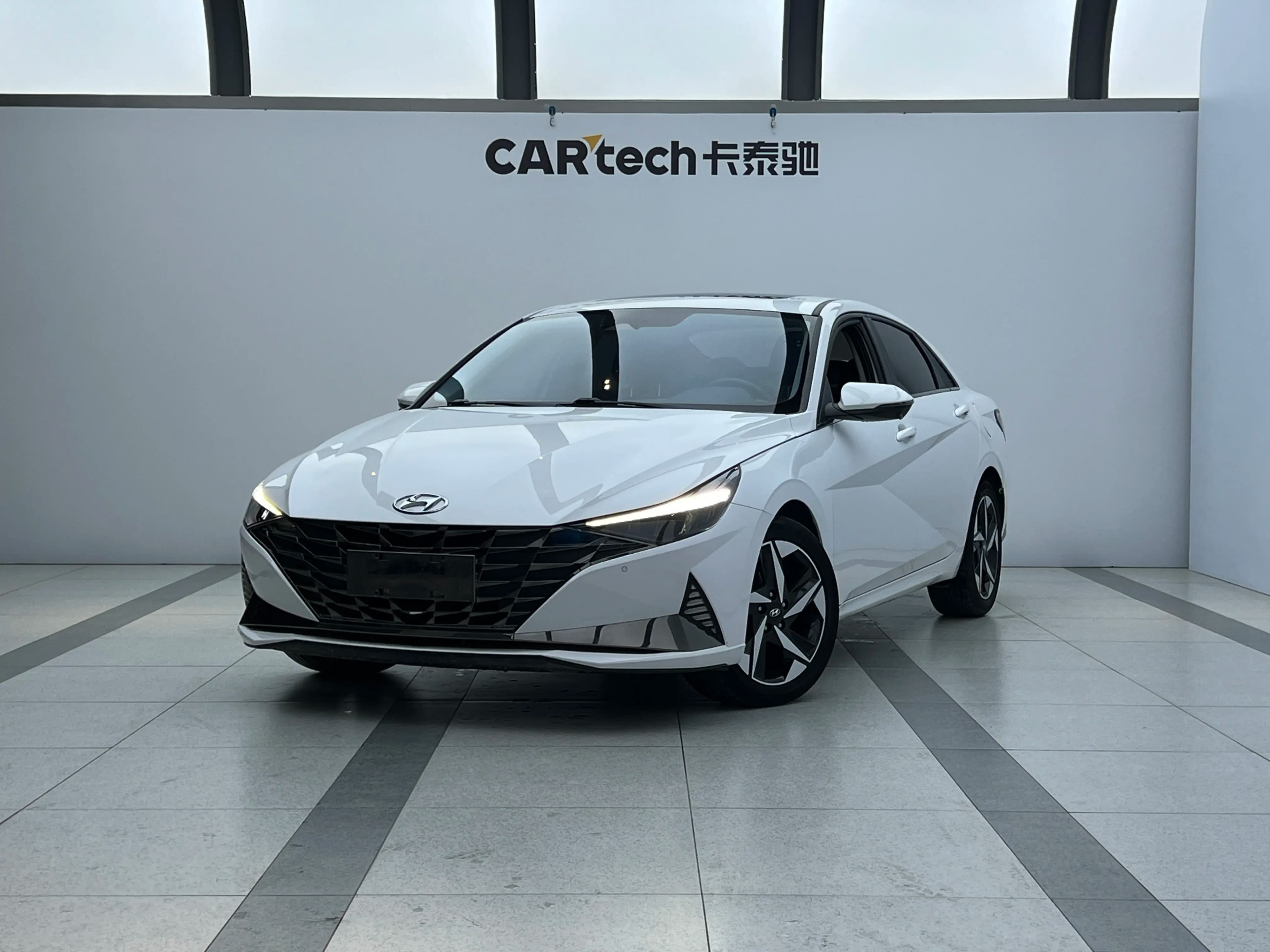 Hyundai Elantra 2023 г. 36014 км.