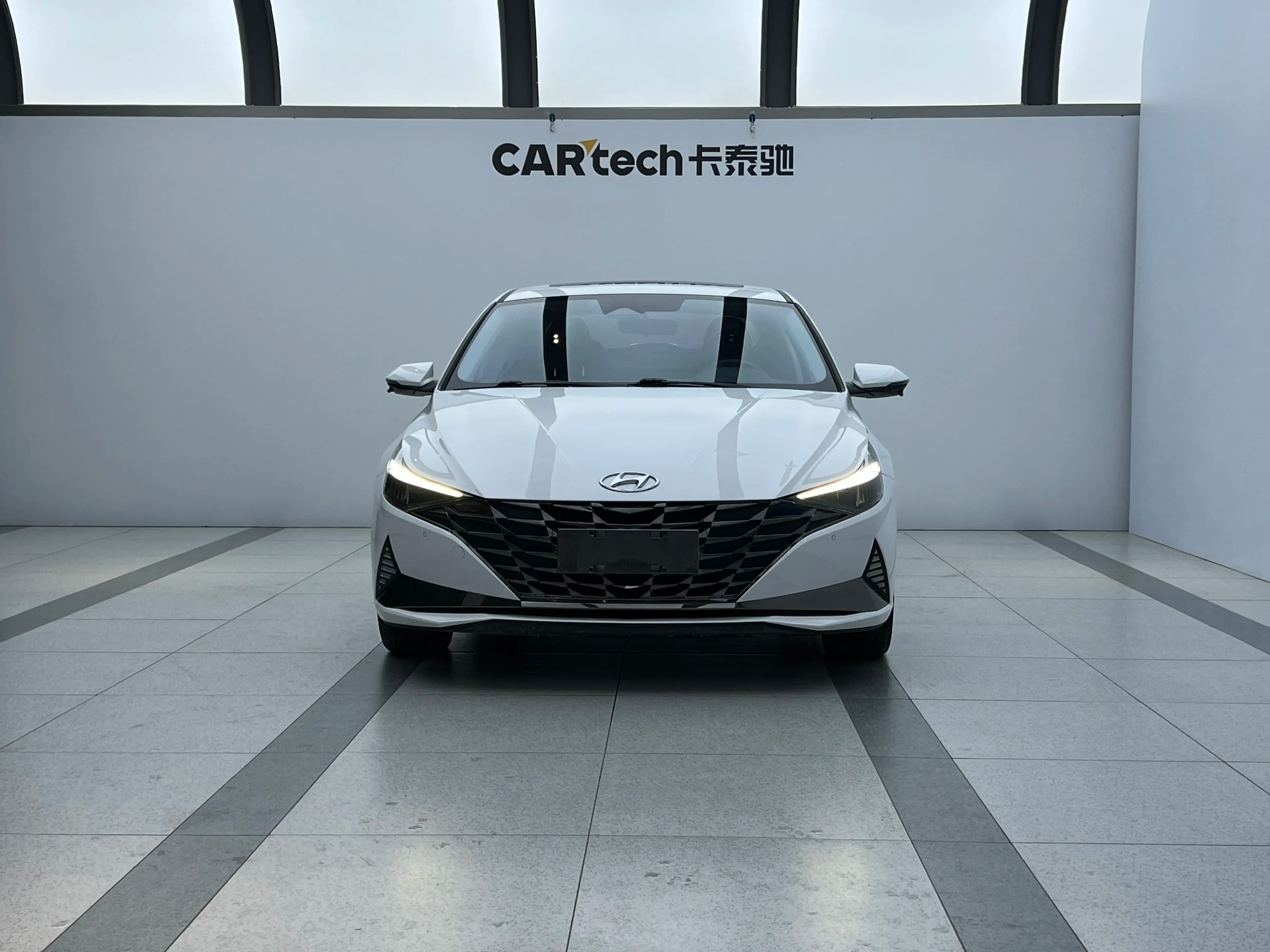 Hyundai Elantra 2023 г. 36014 км. — фото 2