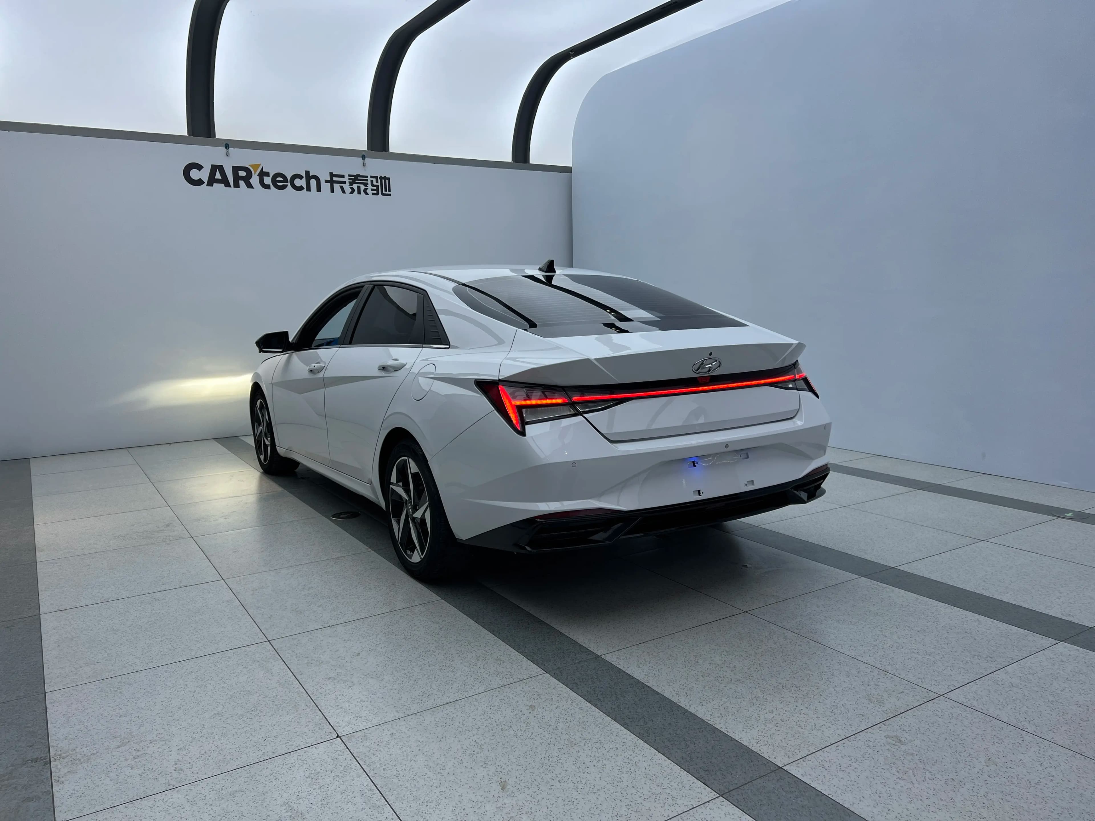 Hyundai Elantra 2023 г. 36014 км. — фото 3