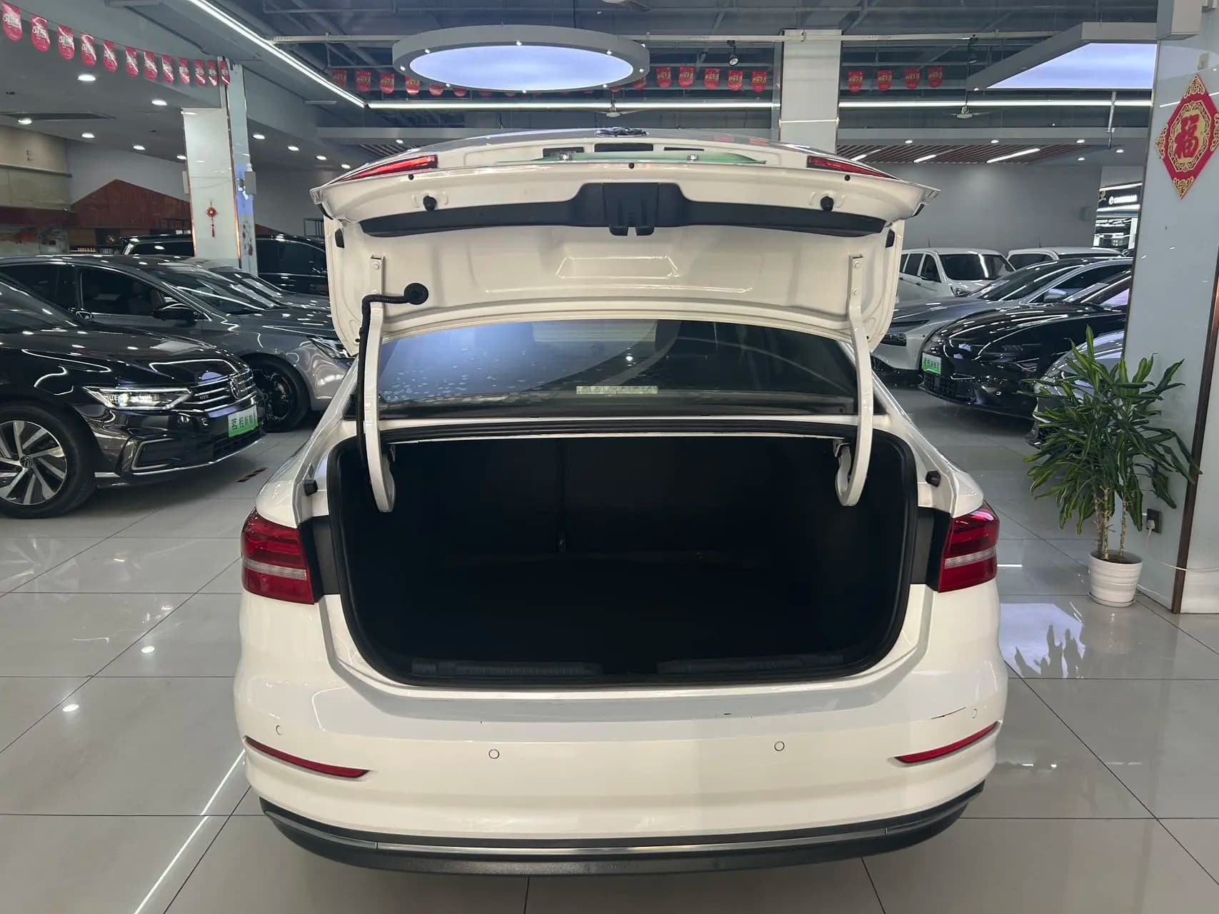 Volkswagen Lavida pure electric 2021 г. 50141 км. — фото 14