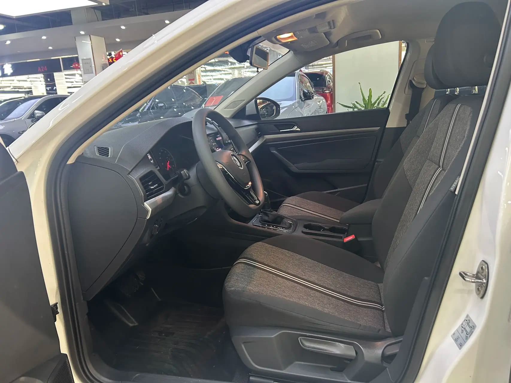 Volkswagen Lavida pure electric 2021 г. 50141 км. — фото 9