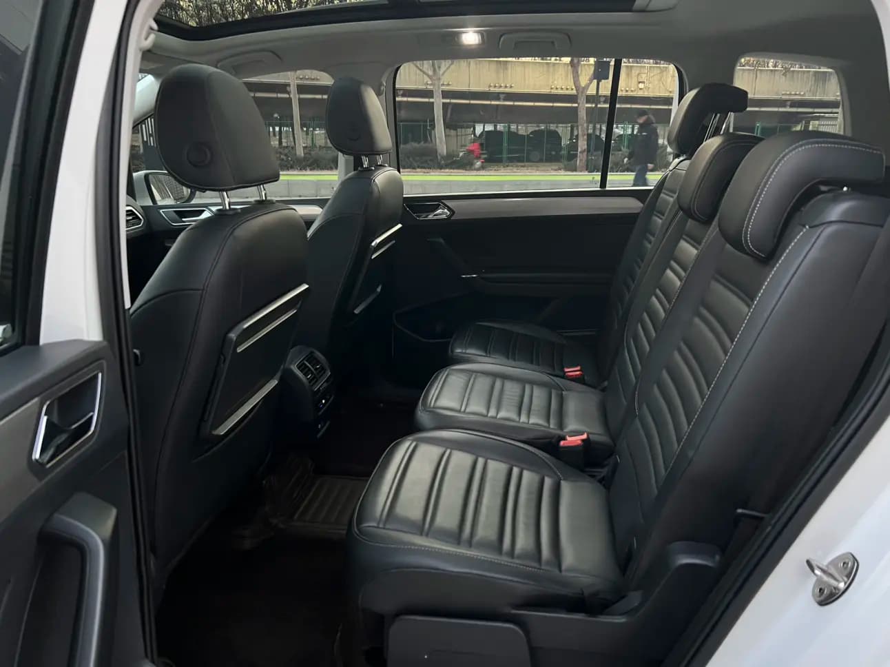 Volkswagen Touran L 2021 г. 90076 км. — фото 12