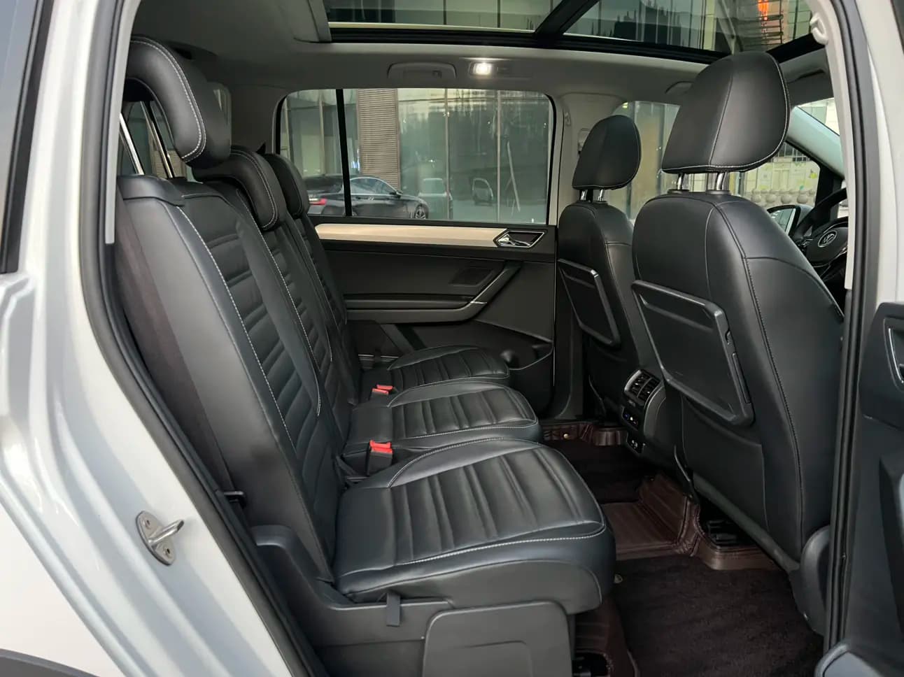 Volkswagen Touran L 2021 г. 90076 км. — фото 13