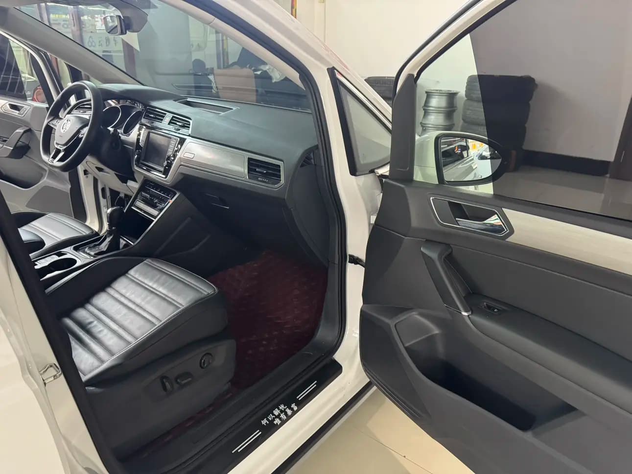 Volkswagen Touran L 2022 г. 38077 км. — фото 12