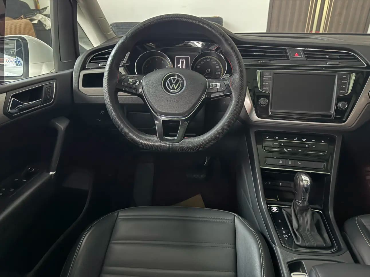 Volkswagen Touran L 2022 г. 38077 км. — фото 9