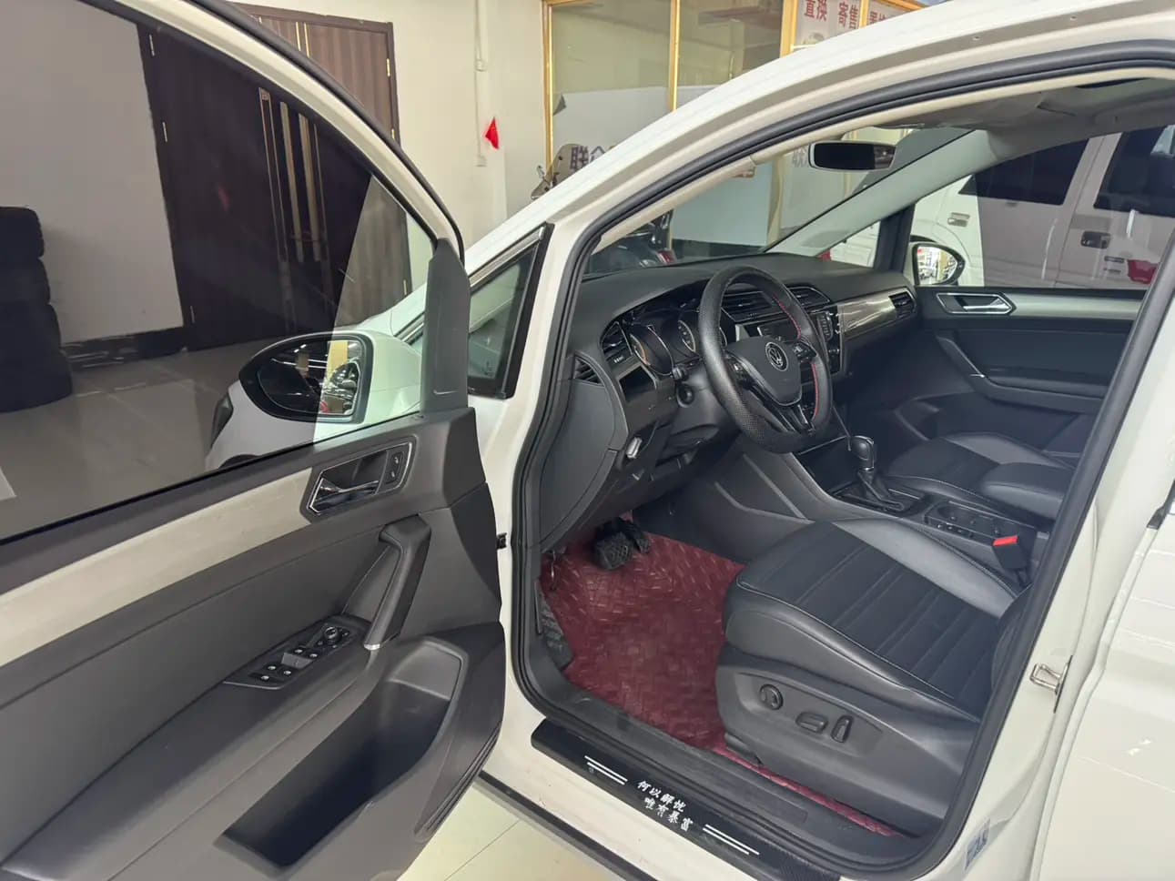 Volkswagen Touran L 2022 г. 38077 км. — фото 10