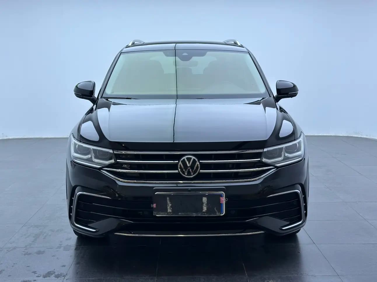 Volkswagen Tiguan L 2023 г. 59009 км. — фото 2