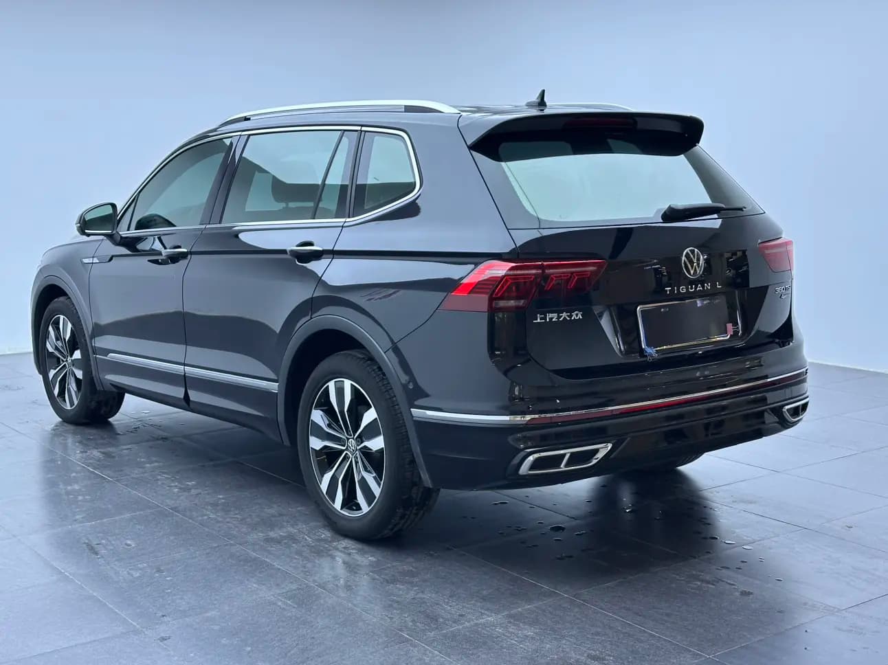 Volkswagen Tiguan L 2023 г. 59009 км. — фото 4