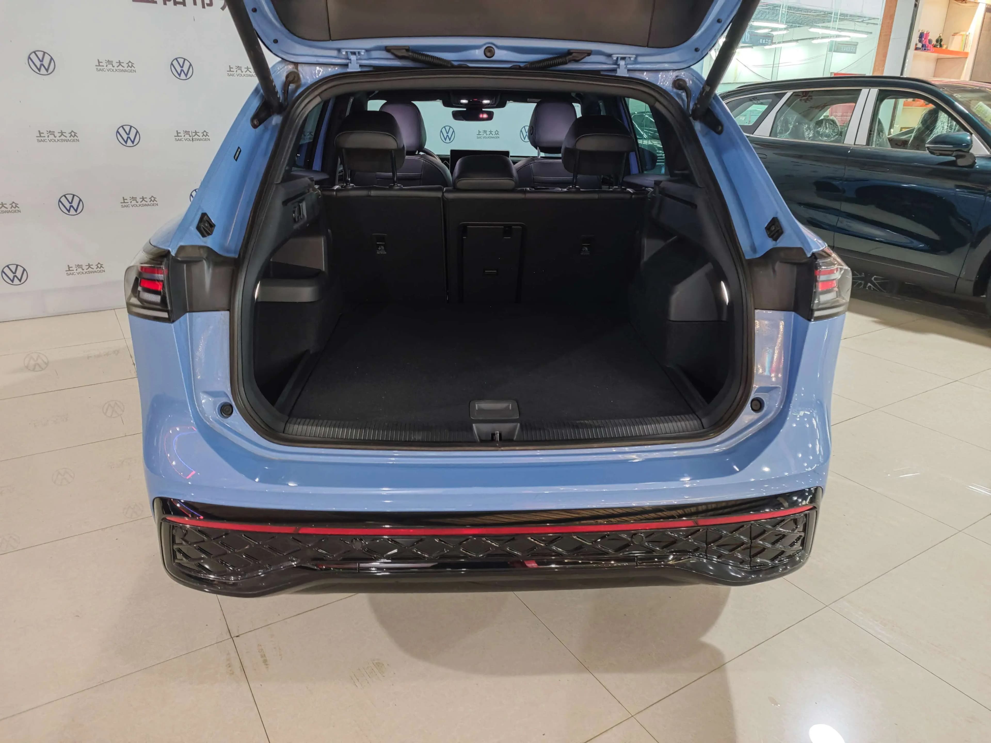 Volkswagen Tiguan L 2024 г. 2011 км. — фото 8