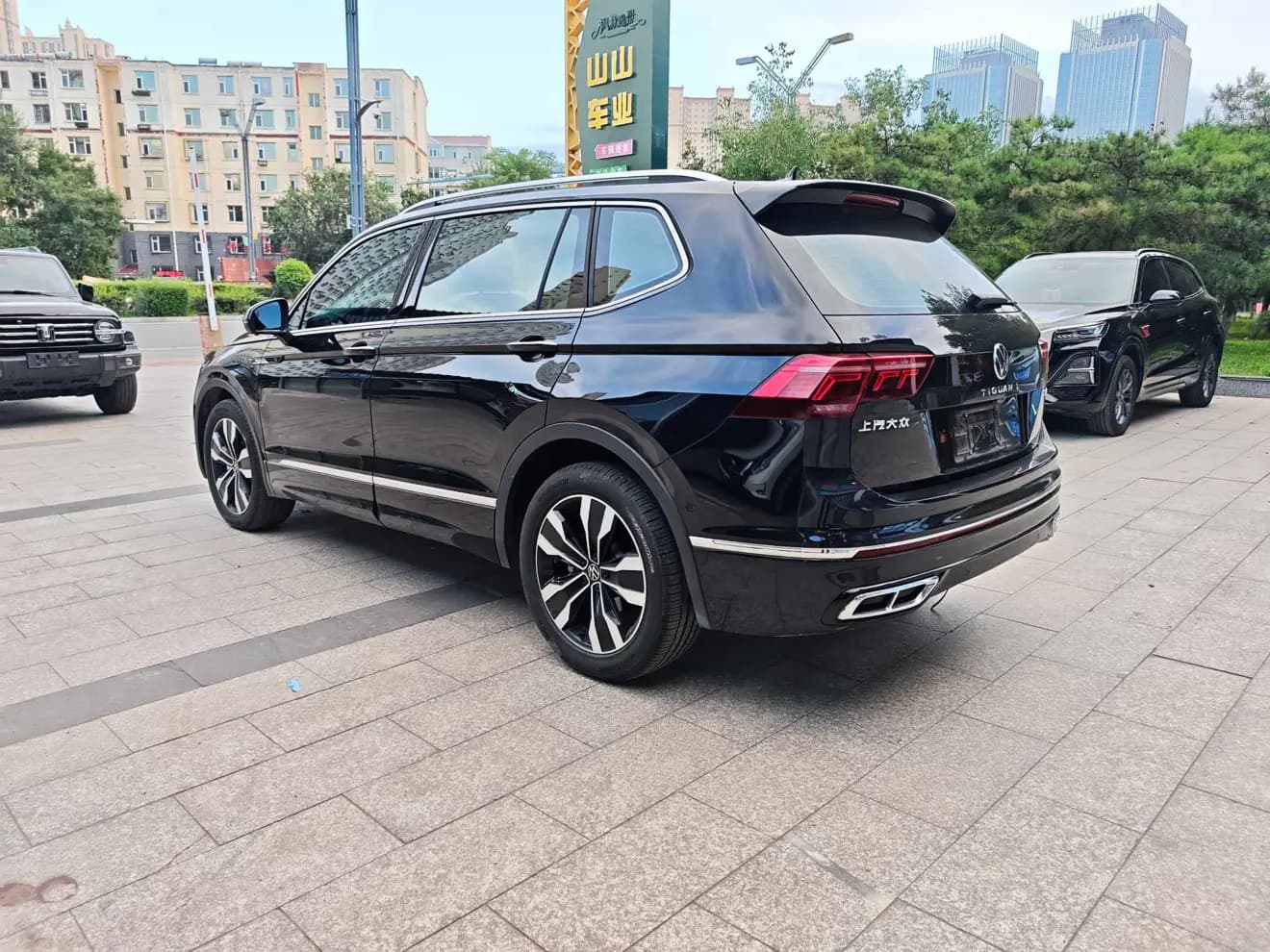 Volkswagen Tiguan L 2024 г. 20012 км. — фото 4