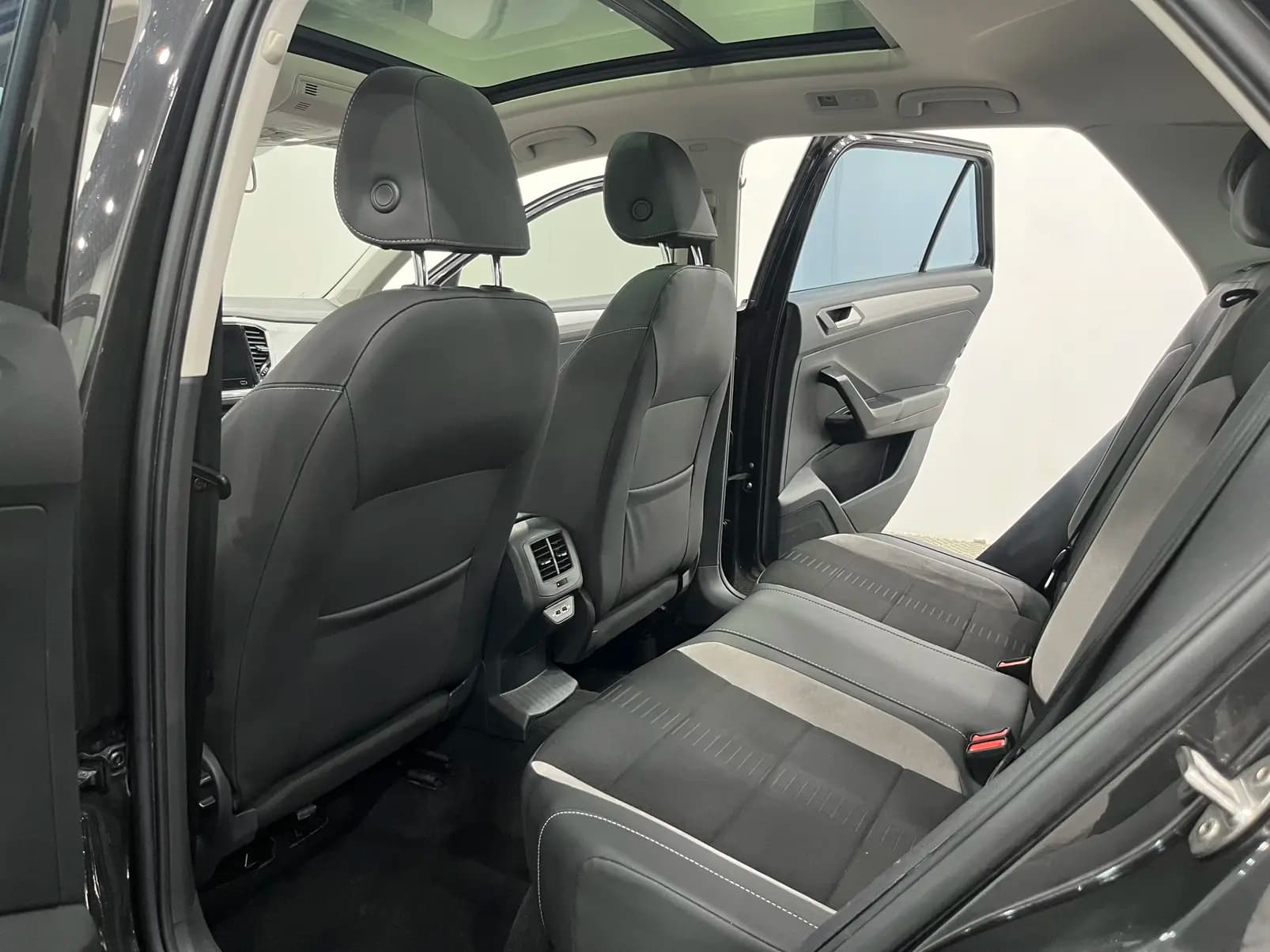 Volkswagen T-Roc 2022 г. 57132 км. — фото 6
