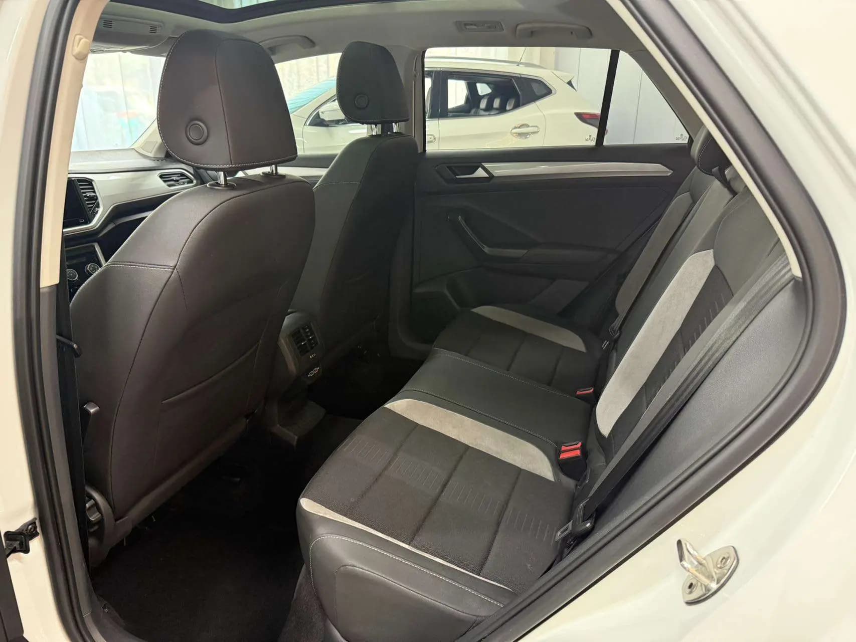 Volkswagen T-Roc 2022 г. 64133 км. — фото 19