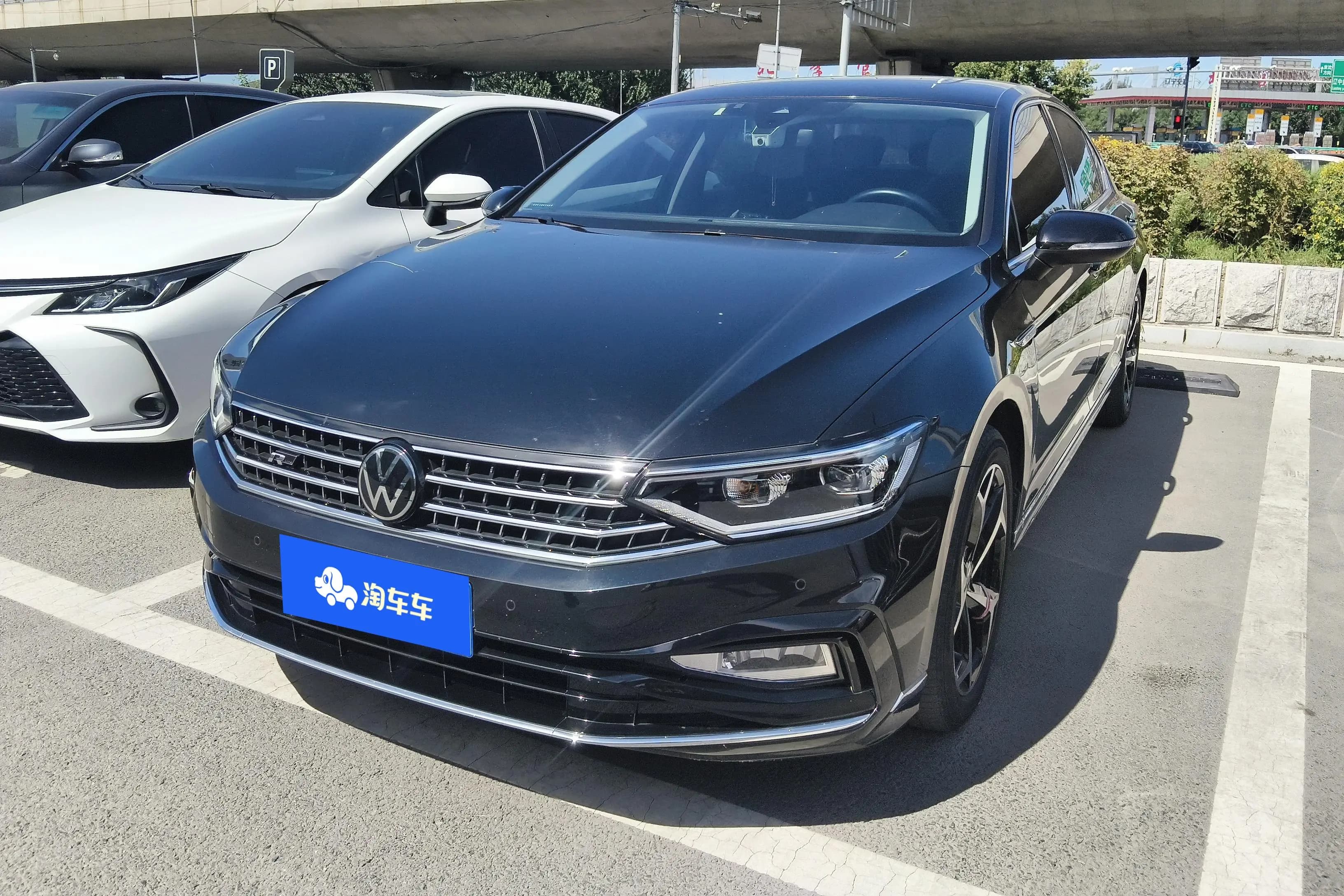 Volkswagen Magotan 2023 г. 27669 км.