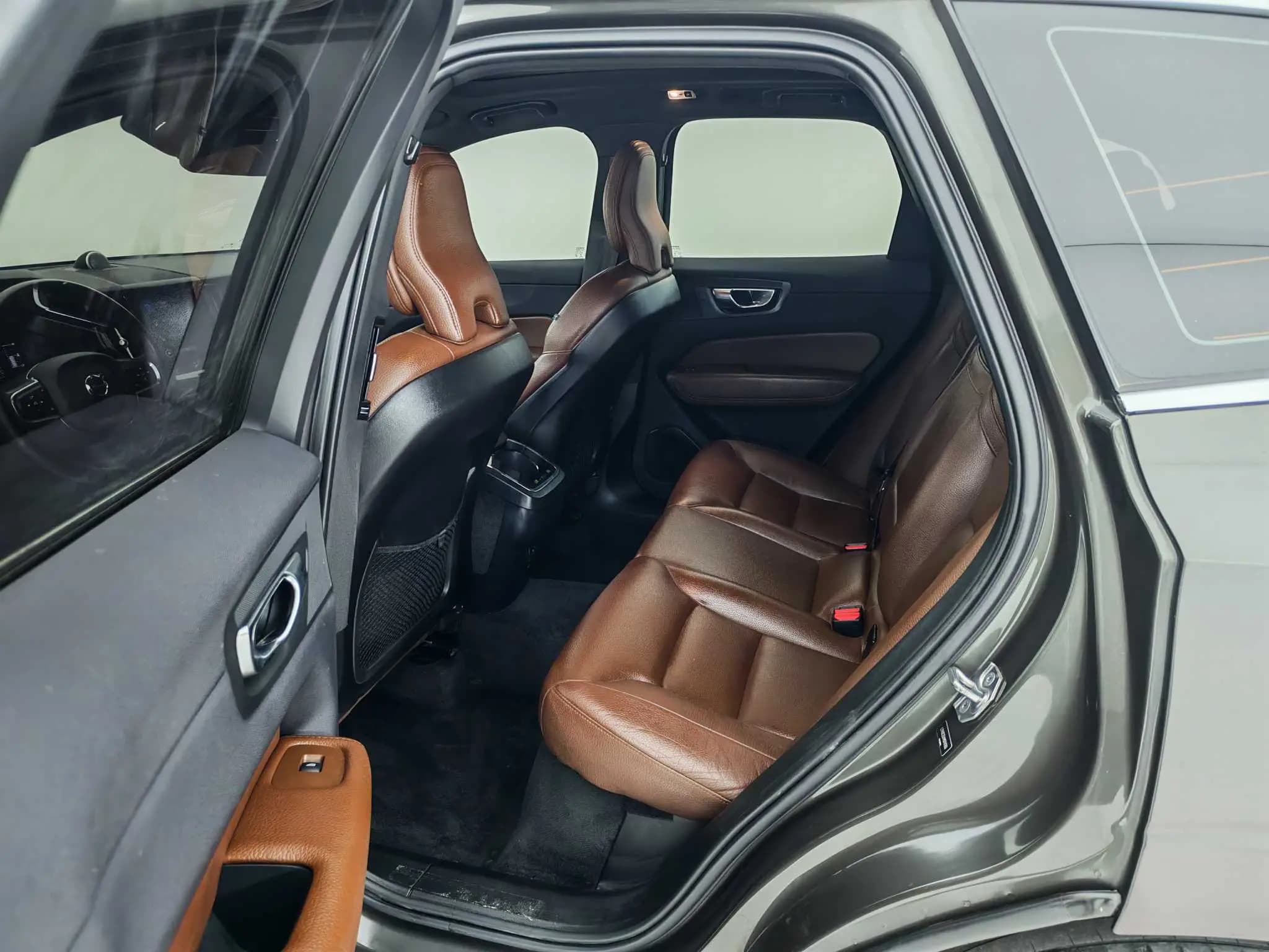 Volvo XC60 2021 г. 87101 км. — фото 12