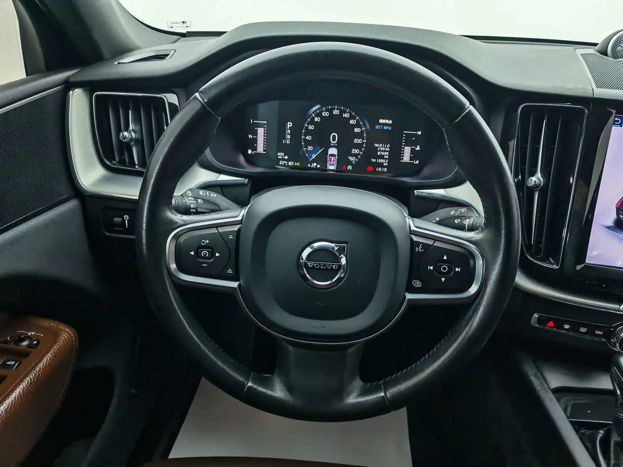 Volvo XC60 2021 г. 87101 км. — фото 10
