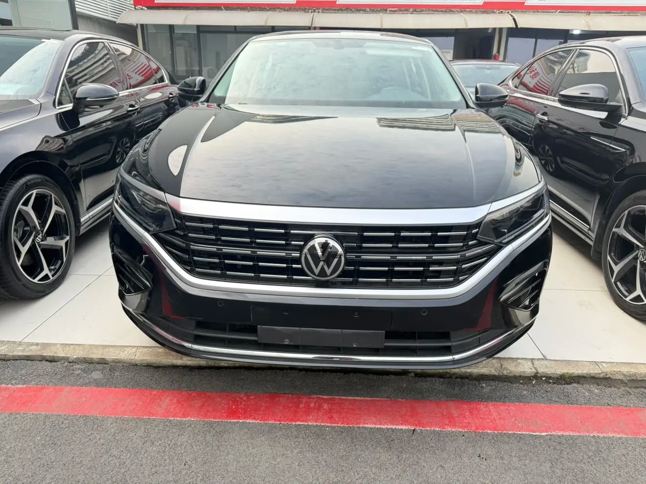 Volkswagen Passat 2023 г. 40096 км. — фото 2