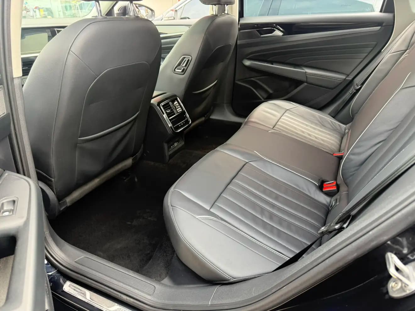 Volkswagen Passat 2023 г. 40096 км. — фото 12