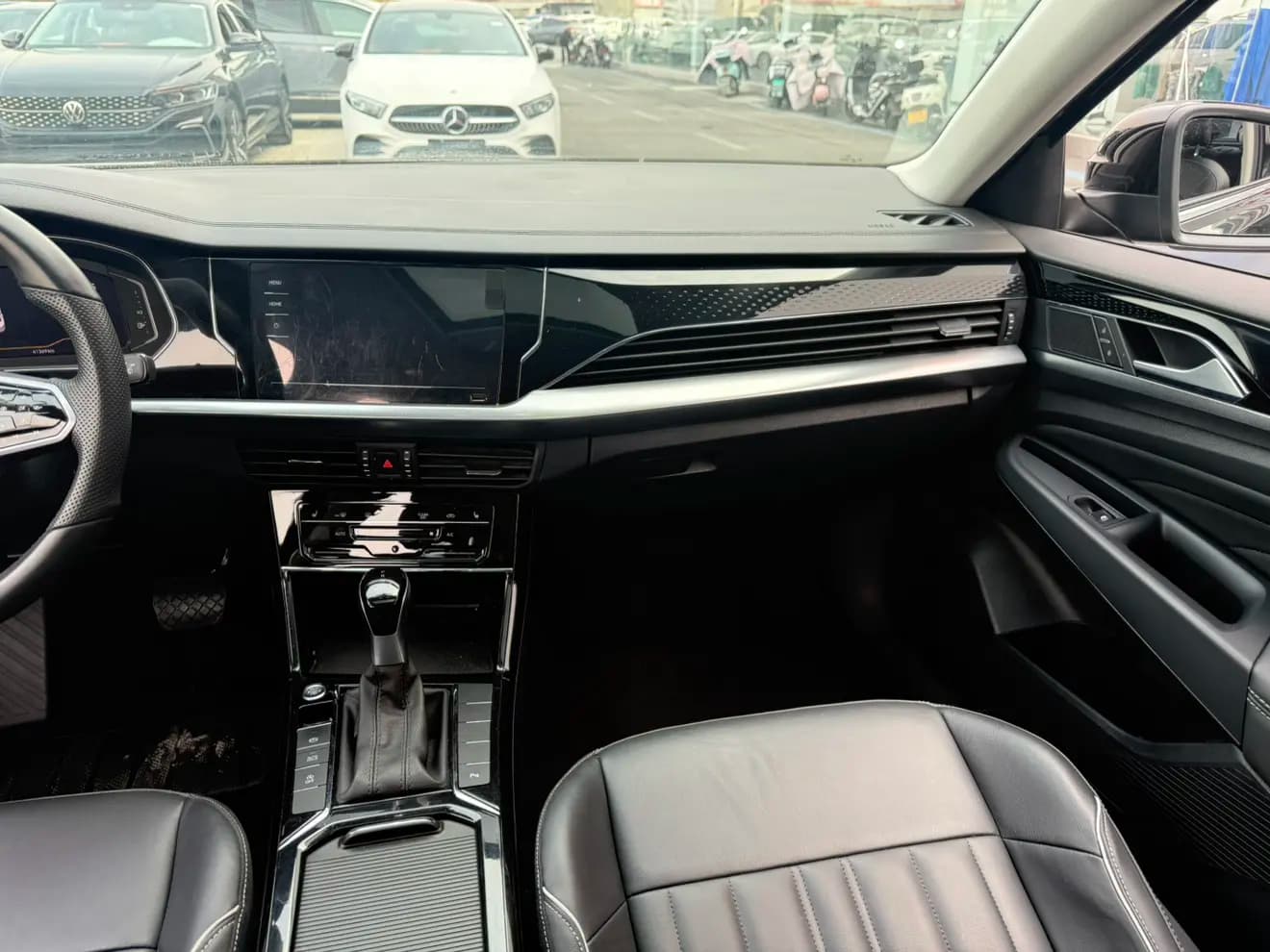 Volkswagen Passat 2023 г. 40096 км. — фото 6