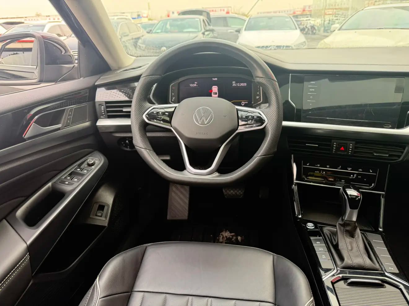 Volkswagen Passat 2023 г. 40096 км. — фото 10