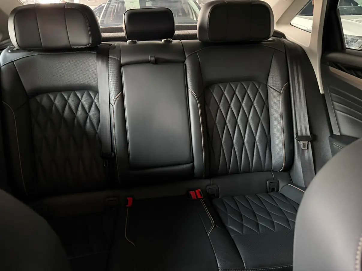 Volkswagen Passat 2022 г. 140100 км. — фото 12