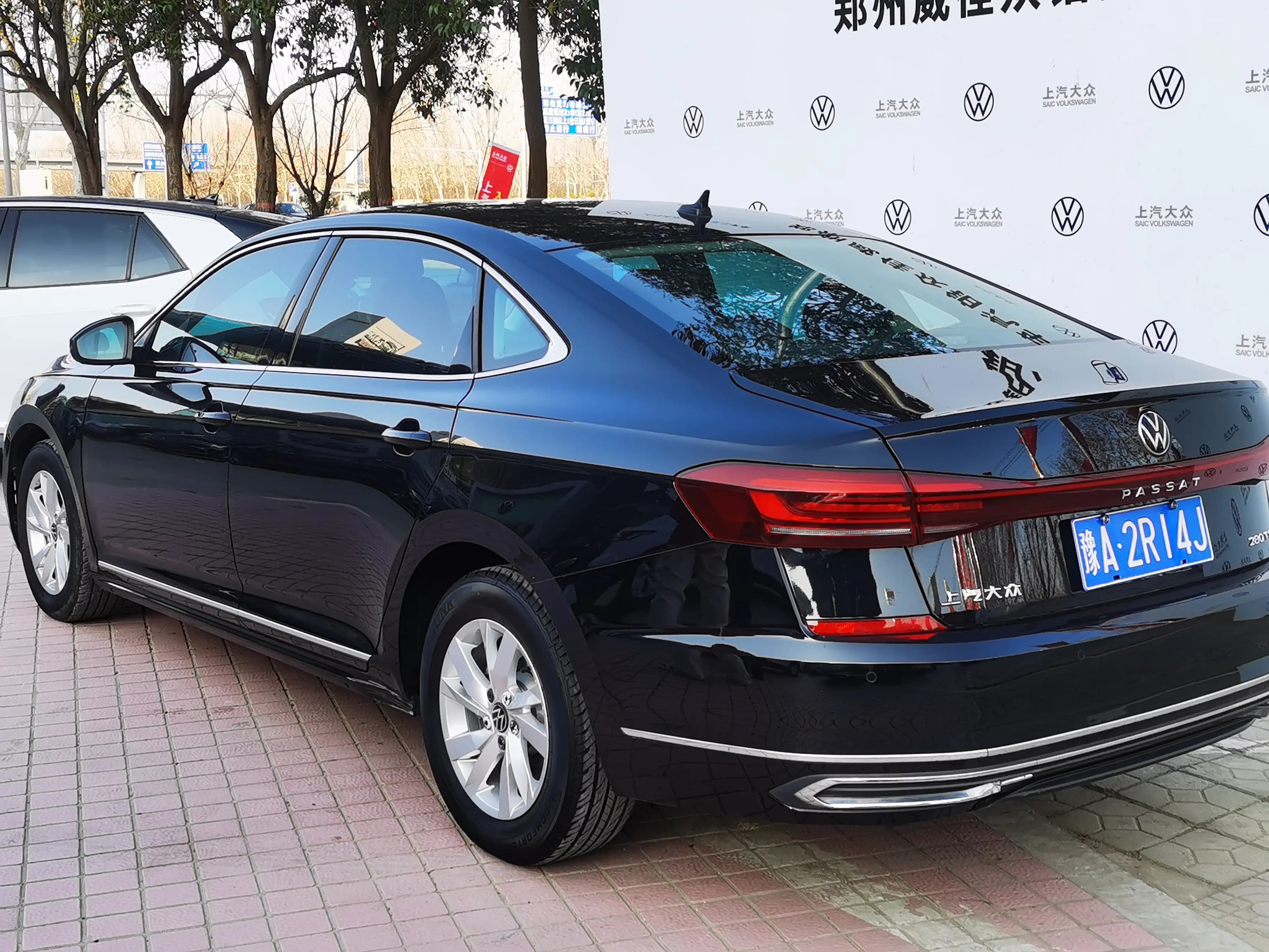 Volkswagen Passat 2023 г. 81902 км. — фото 5