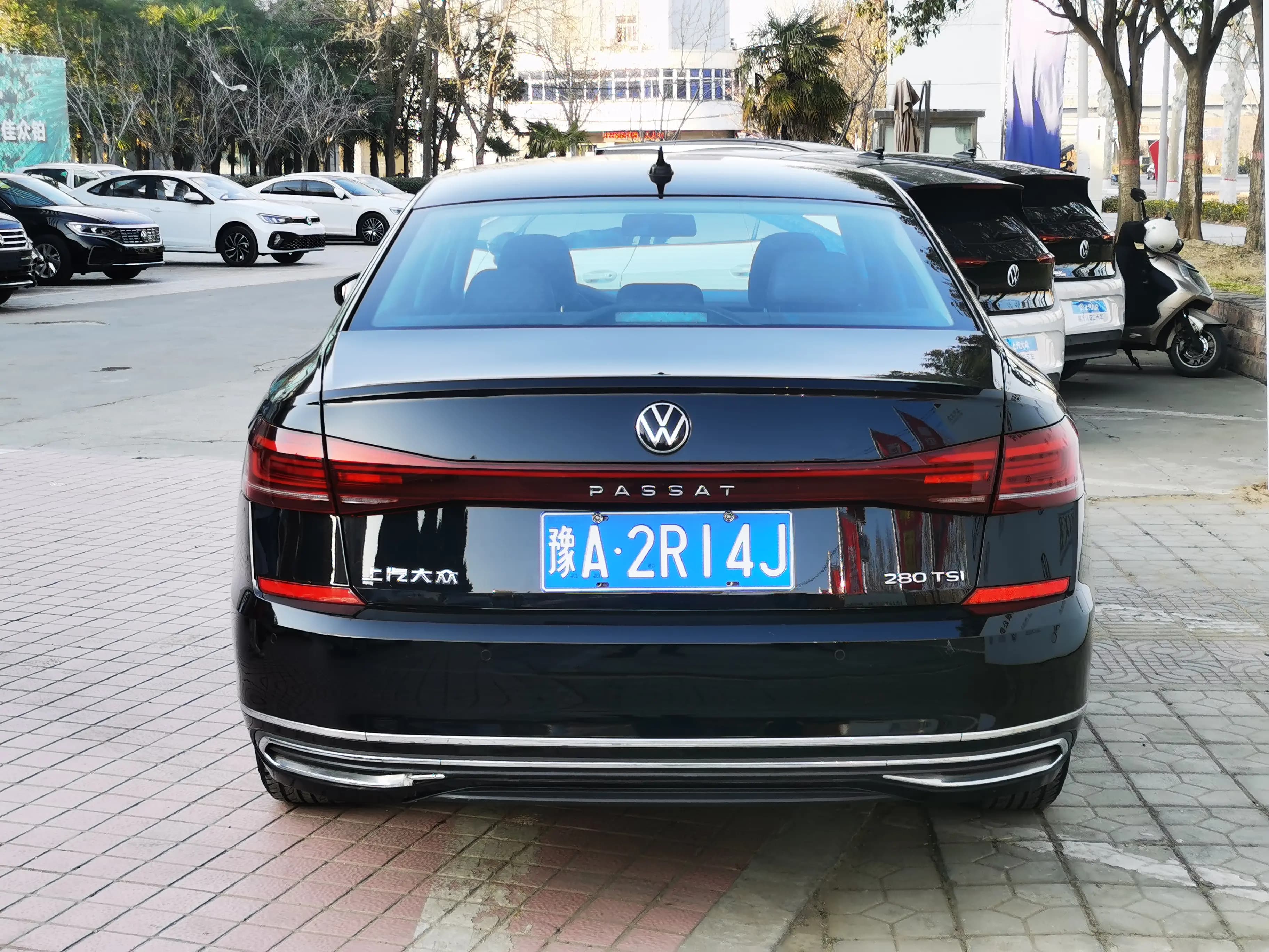 Volkswagen Passat 2023 г. 81902 км. — фото 6