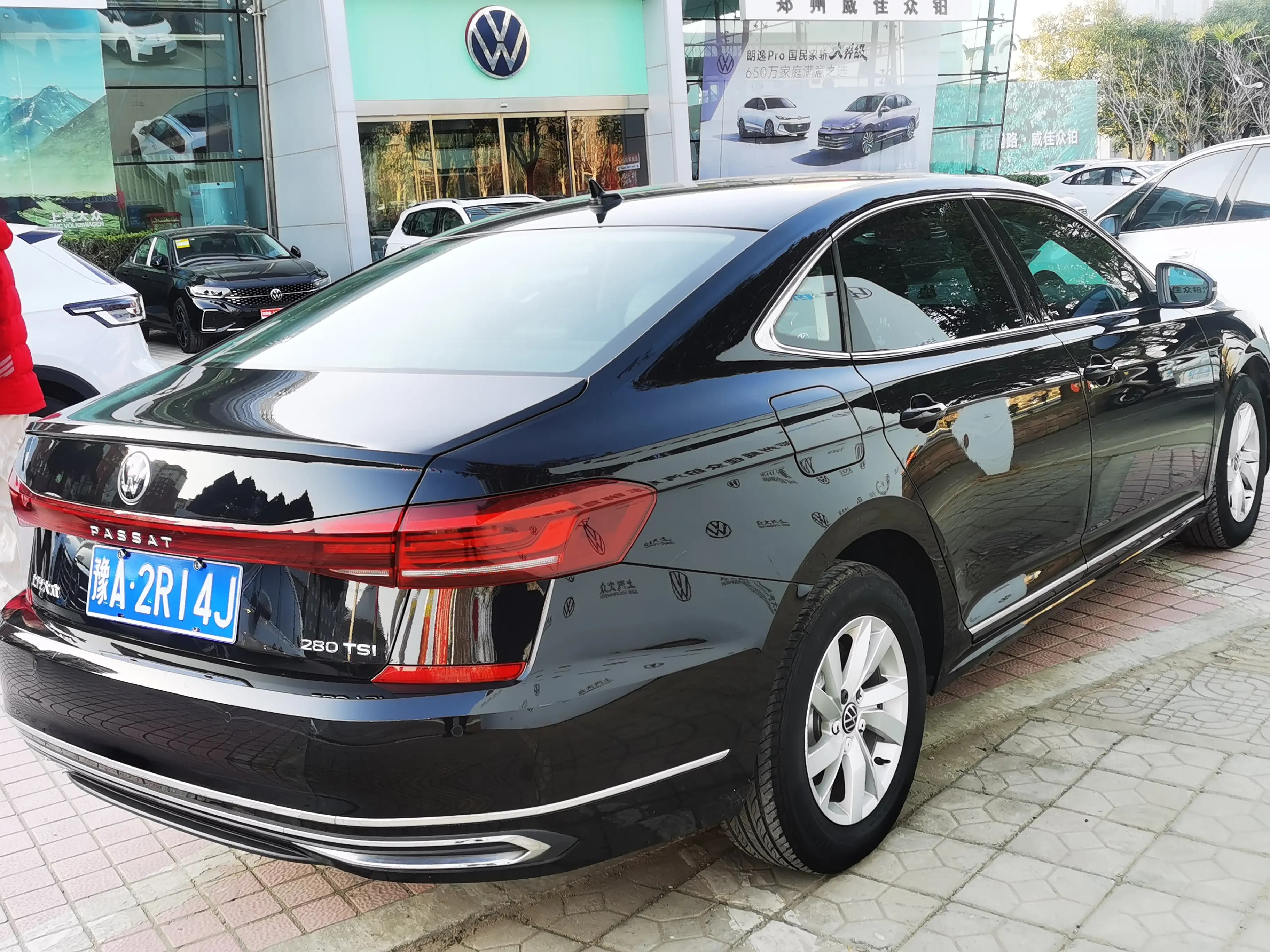 Volkswagen Passat 2023 г. 81902 км. — фото 7