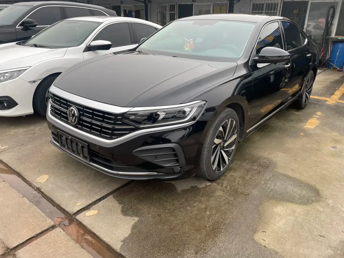 Volkswagen Passat 2024 г. 20104 км.