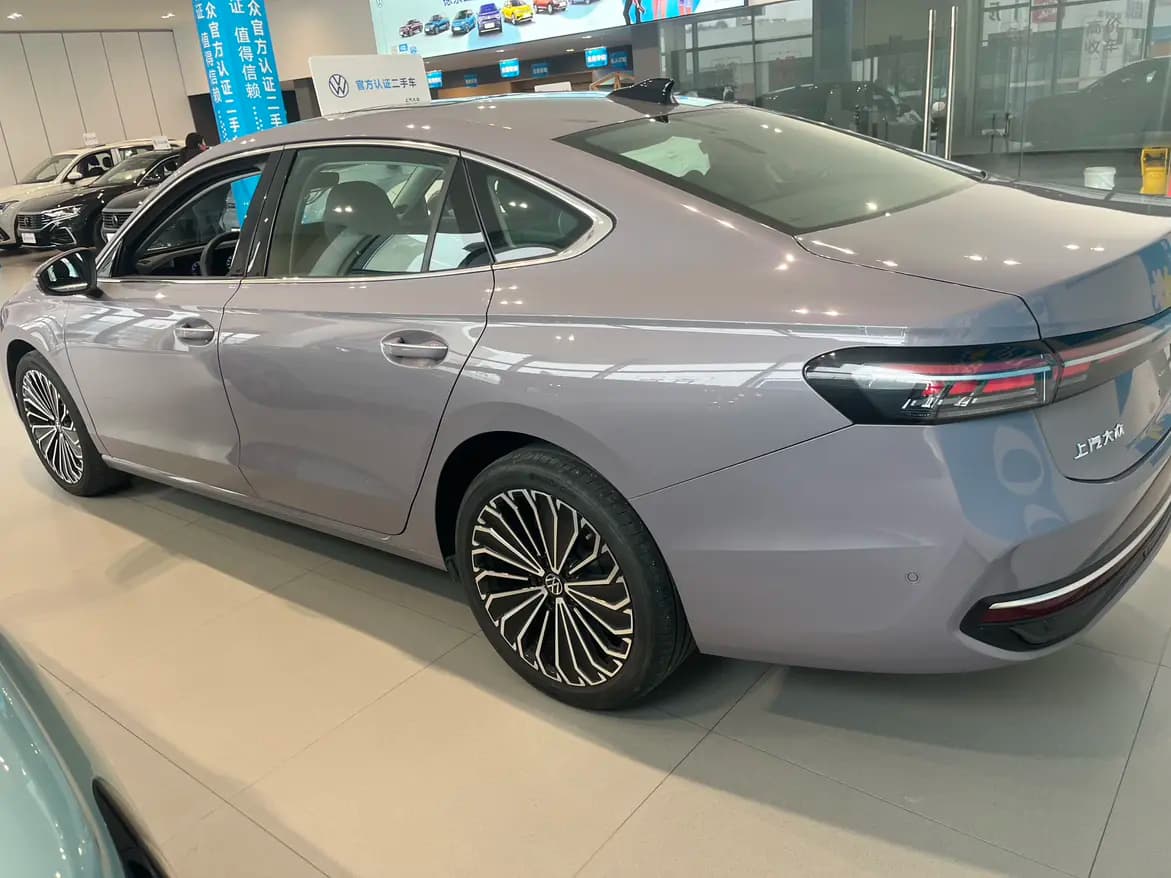 Volkswagen Passat 2025 г. 16105 км. — фото 4