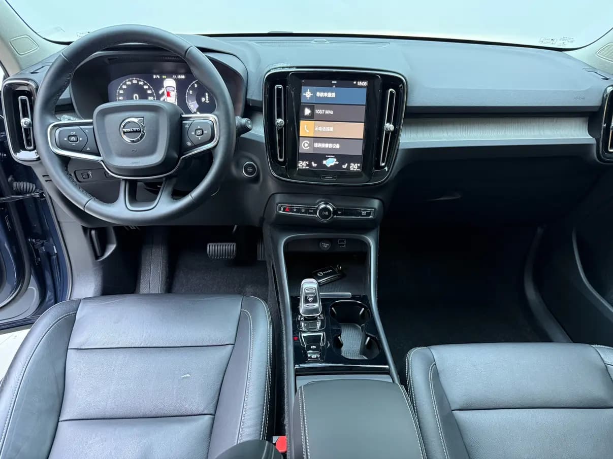 Volvo XC40 2022 г. 55071 км. — фото 14