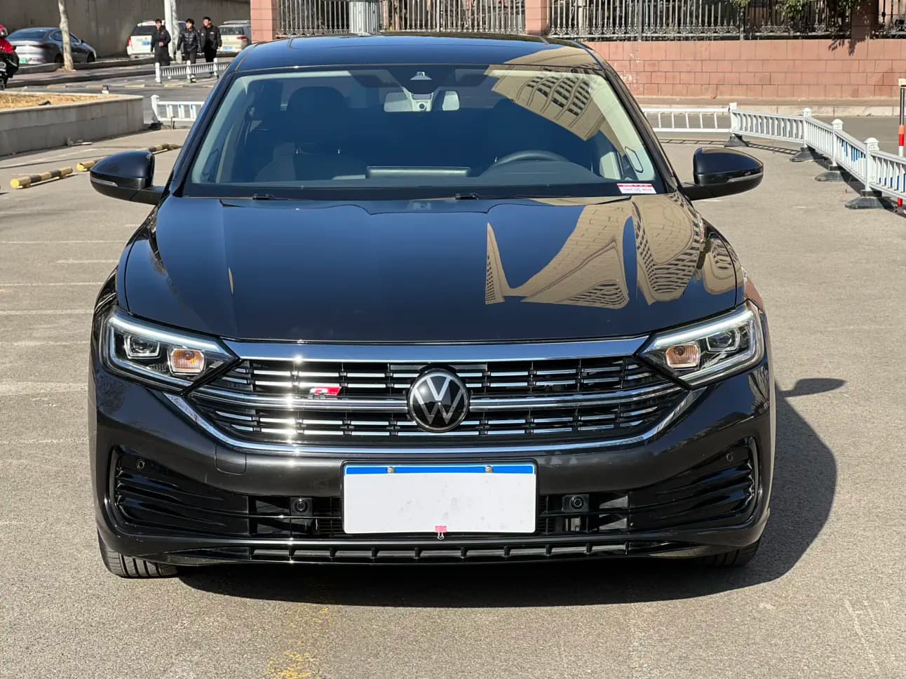 Volkswagen Sagitar 2023 г. 49042 км. — фото 2