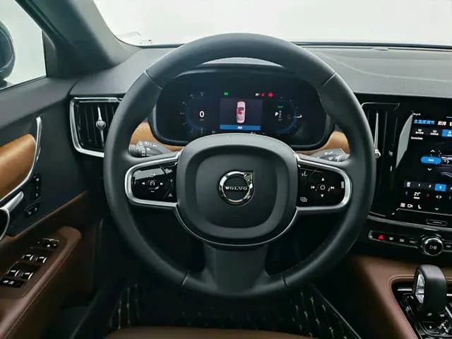 Volvo S90 PHEV 2024 г. 9908 км. — фото 16