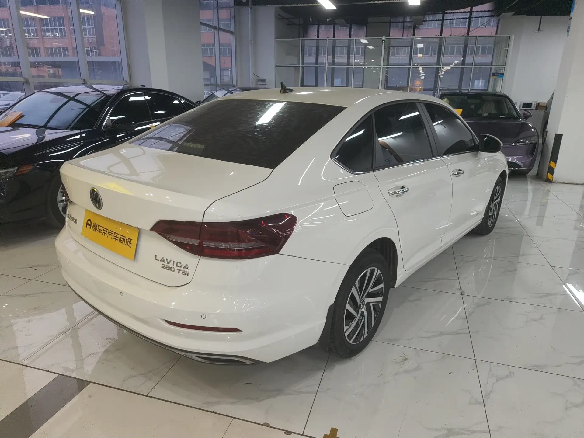 Volkswagen Lavida 2022 г. 10604 км.