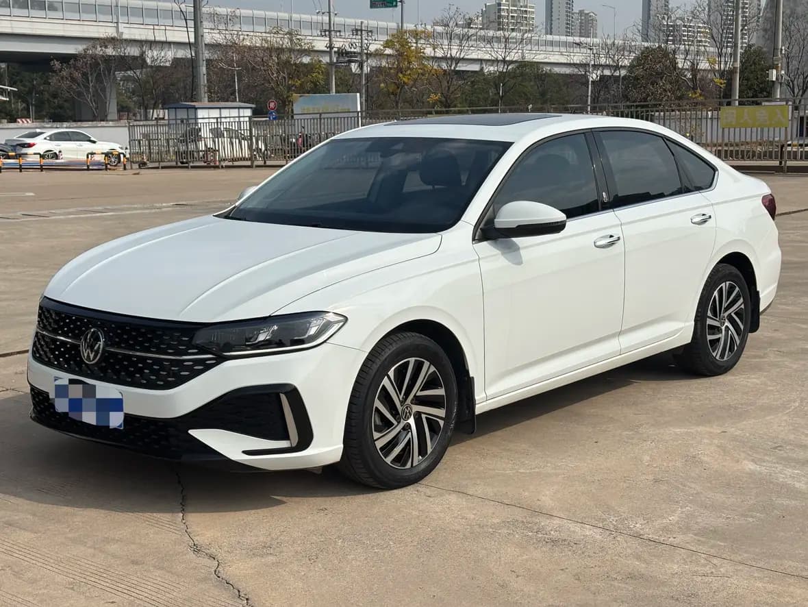 Volkswagen Lavida 2023 г. 16587 км.
