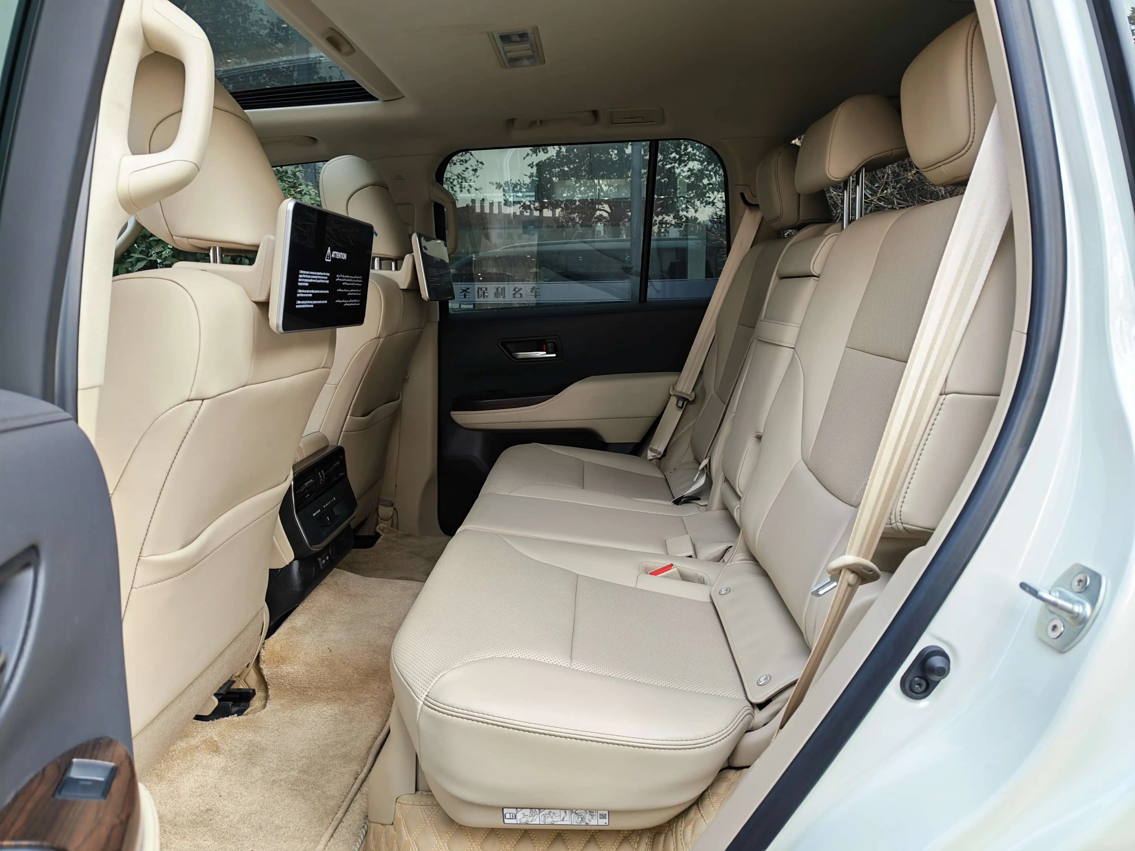 Toyota Land Cruiser 2023 г. 38997 км. — фото 11
